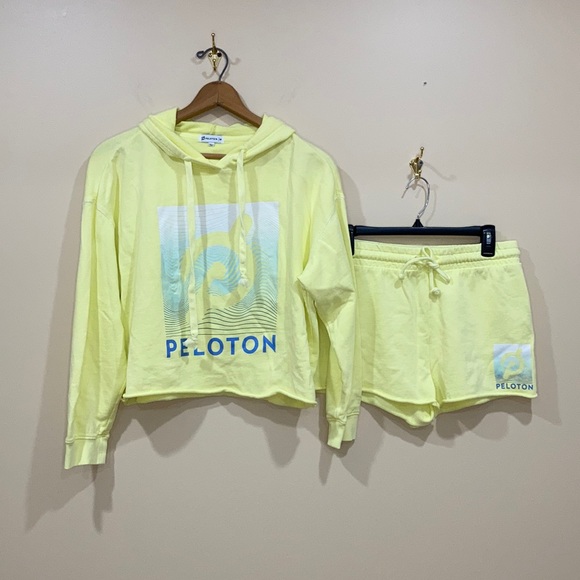 Peloton Yellow Raw Hem Lounge Set Size Medium - Picture 3 of 11